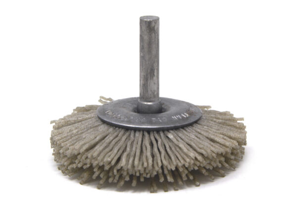 Brosse circulaire évasée sur tige - Ø 76,2 mm - Ø fil 0,559 mm Grain 320 Oxyde d'Alumine - Montage sur mandrin